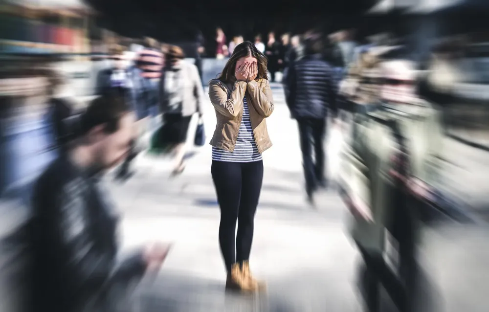 personne noyée dans la foule